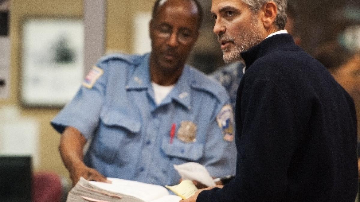 george clooney a fost eliberat din arest a fost foarte greu ati fost vreodata in celule cu tipii aia