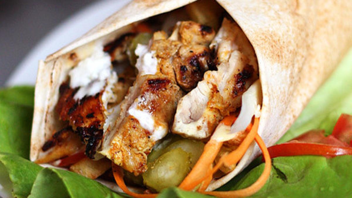 ce e mai sanatos o shaorma sau un bigmac mancarea preferata de romani sub microscop