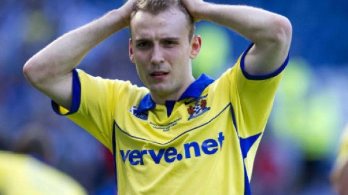 drama la cupa ligii scotiei tatal unui fotbalist a murit privindu si fiul cum castiga cel mai