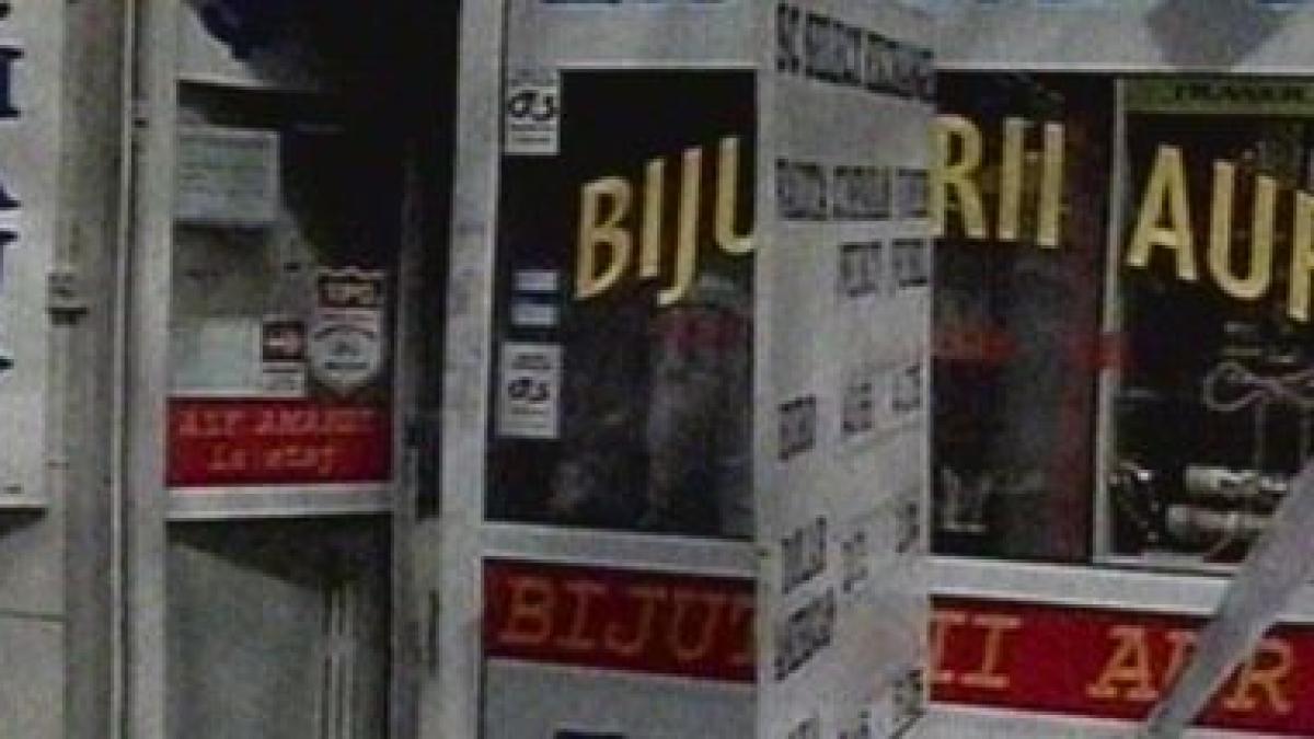 escrocherie la o casa de schimb valutar din capitala doua persoane au plecat cu 100 000 de euro