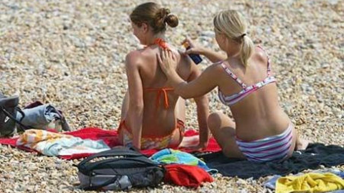 in prima zi cu 24 de grade constantenii au luat cu asalt plaja