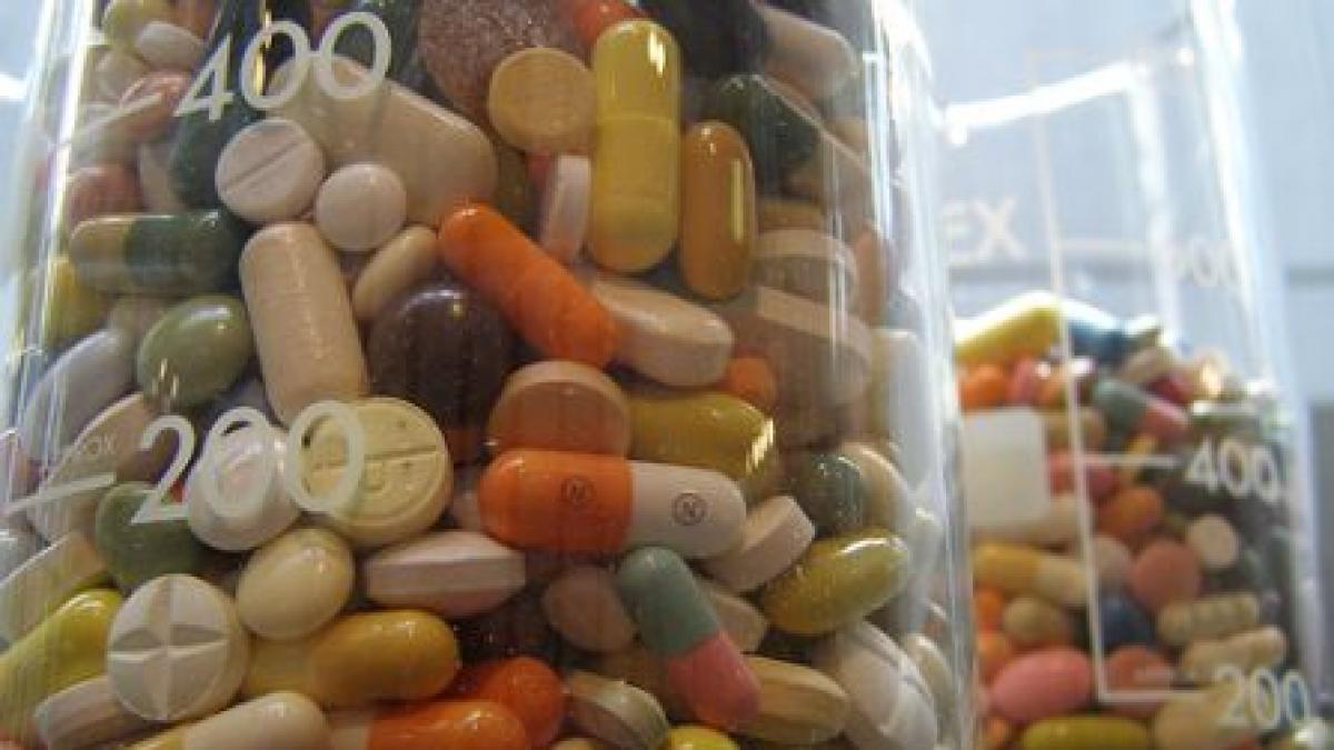 Medicamente periculoase şi expirate, la vânzare într-o piaţă de vechituri din Sofia