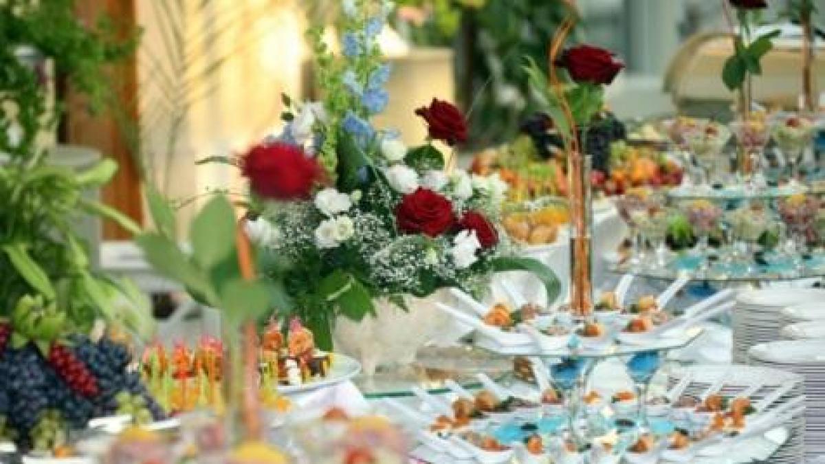 romanul e roman oriunde mananca danseaza si apoi fugi cat te tin picioarele