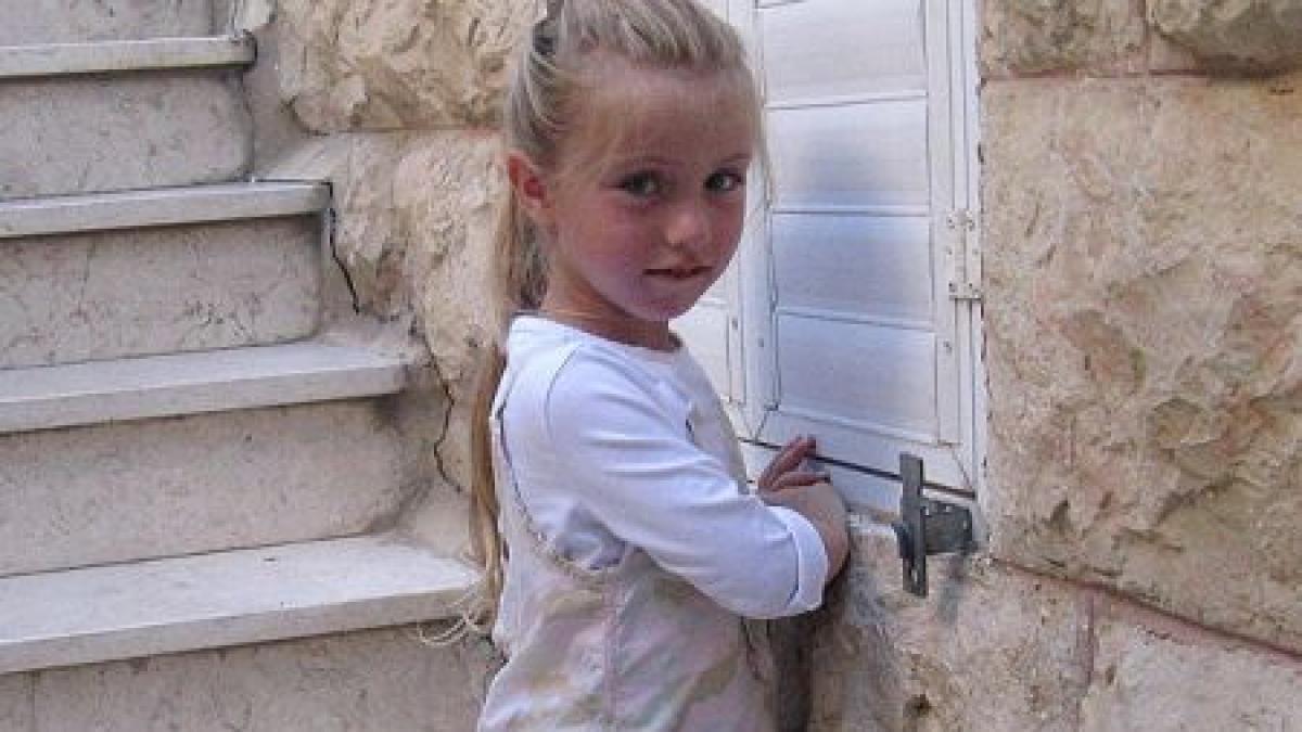 a incoltit fetita de 8 ani i a pus pistolul la cap si a tras reconstituirea masacrului din toulouse