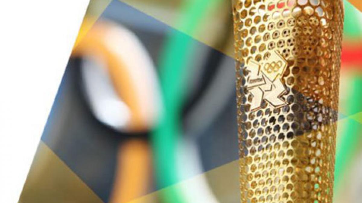 cinci romani alesi sa poarte torta olimpica la londra vezi cine sunt ei