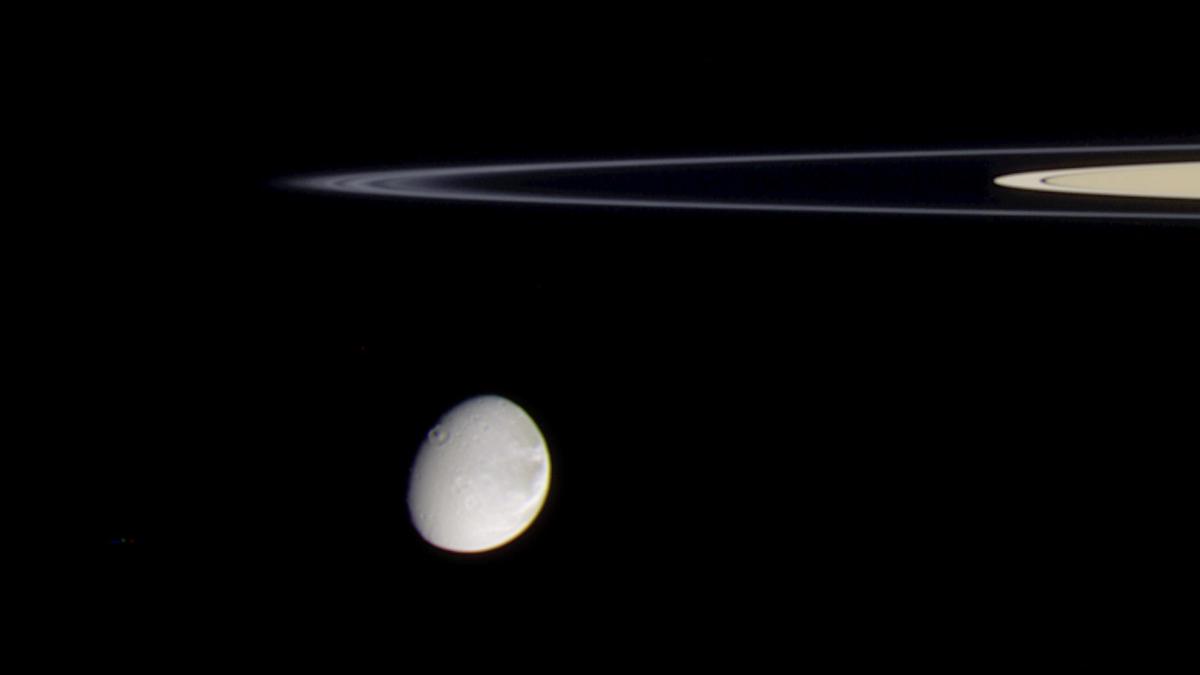 descoperirea care schimba tot ce se stia despre saturn cercetatorii nu o pot explica