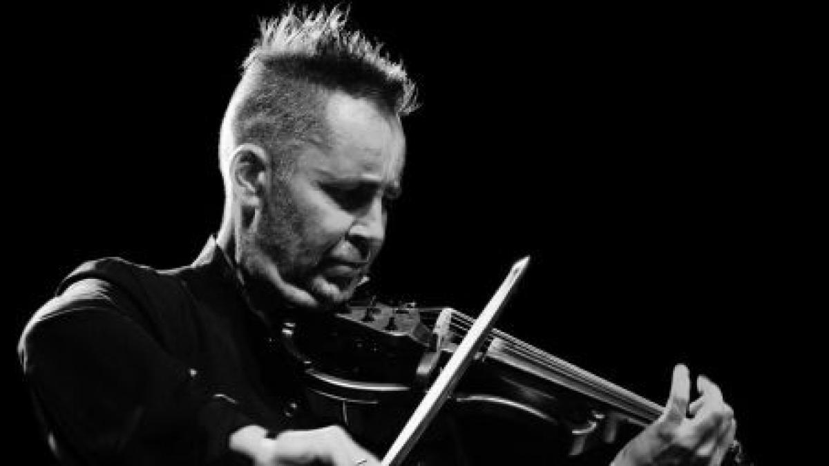 celebrul violonist nigel kennedy va concerta pe 2 aprilie in tara lui enescu