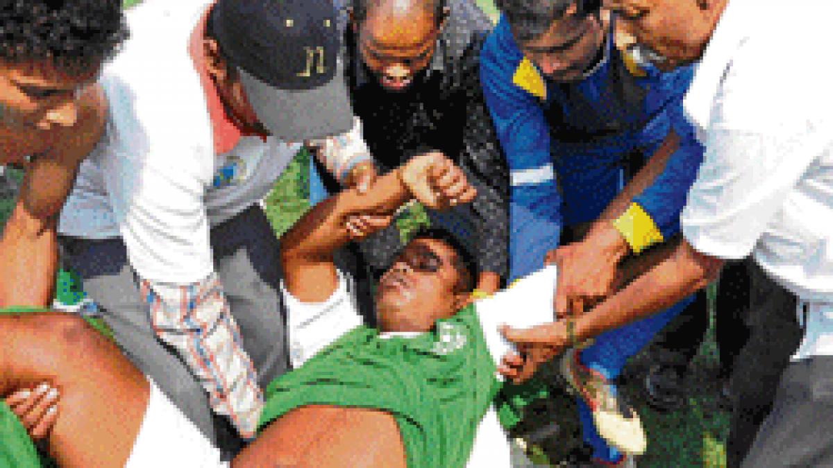 india un fotbalist al echipei bangalore mars a murit pe teren in timpul unui meci cu south western