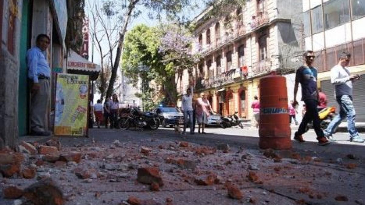 cel putin 13 raniti si 32 000 de locuinte avariate in urma cutremurului din mexic