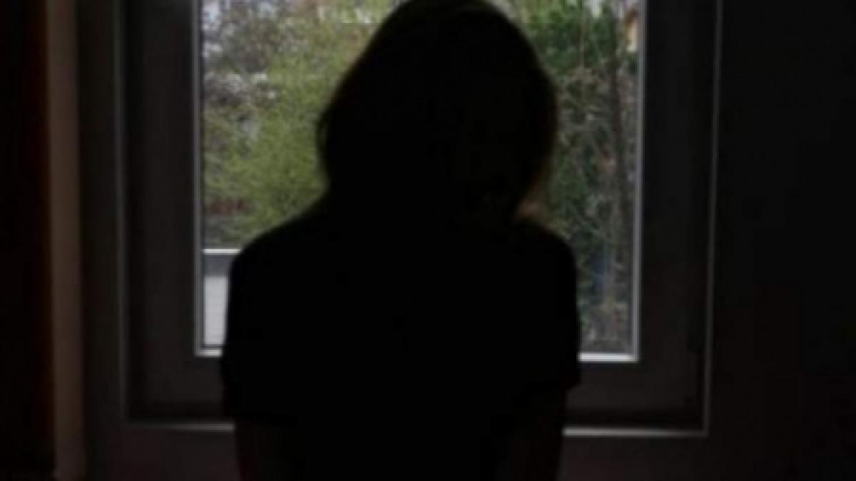 criza isi pune amprenta peste 83 000 de copii au cel putin un parinte plecat la munca in strainatate