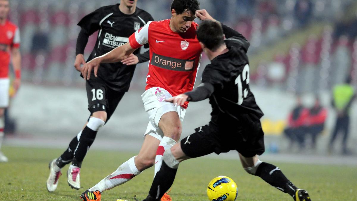 dinamo si cfr cluj pierd puncte in deplasarile de la otelul respectiv sportul