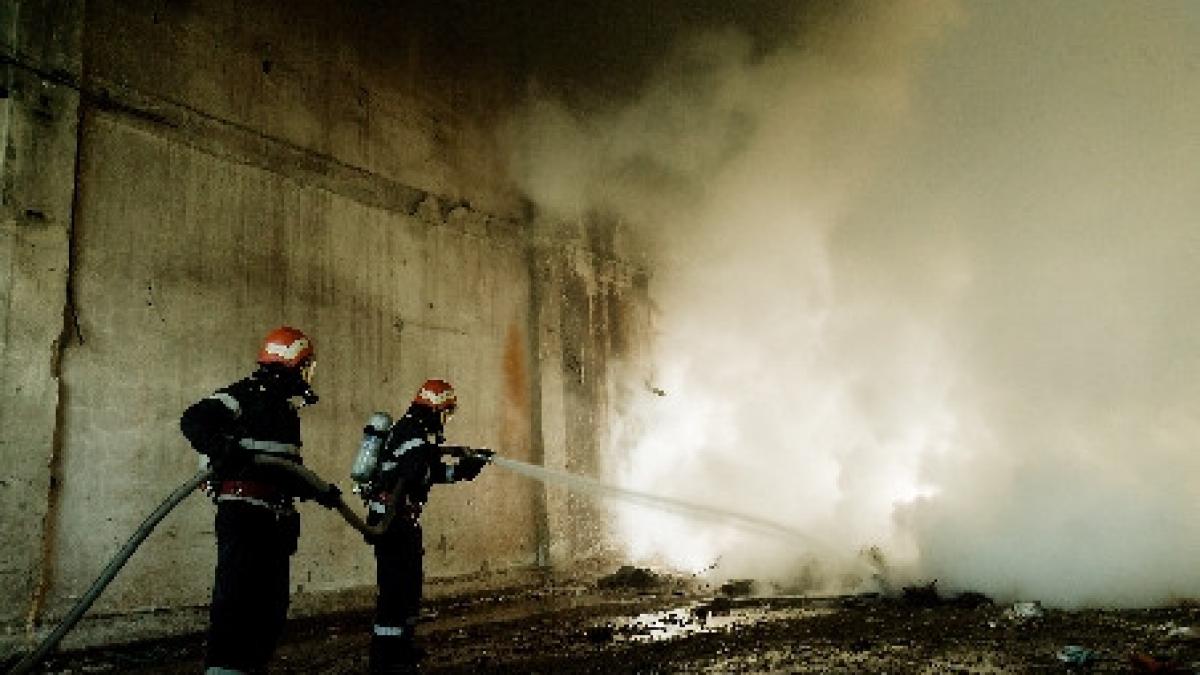 incendiu de proportii la ploiesti patru case au fost cuprinse de flacari