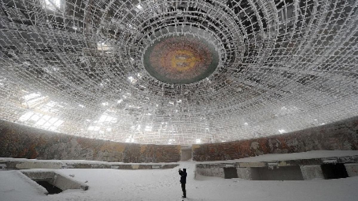 monumentul unui trecut ravasitor uite cum arata sediul partidului comunist din bulgaria