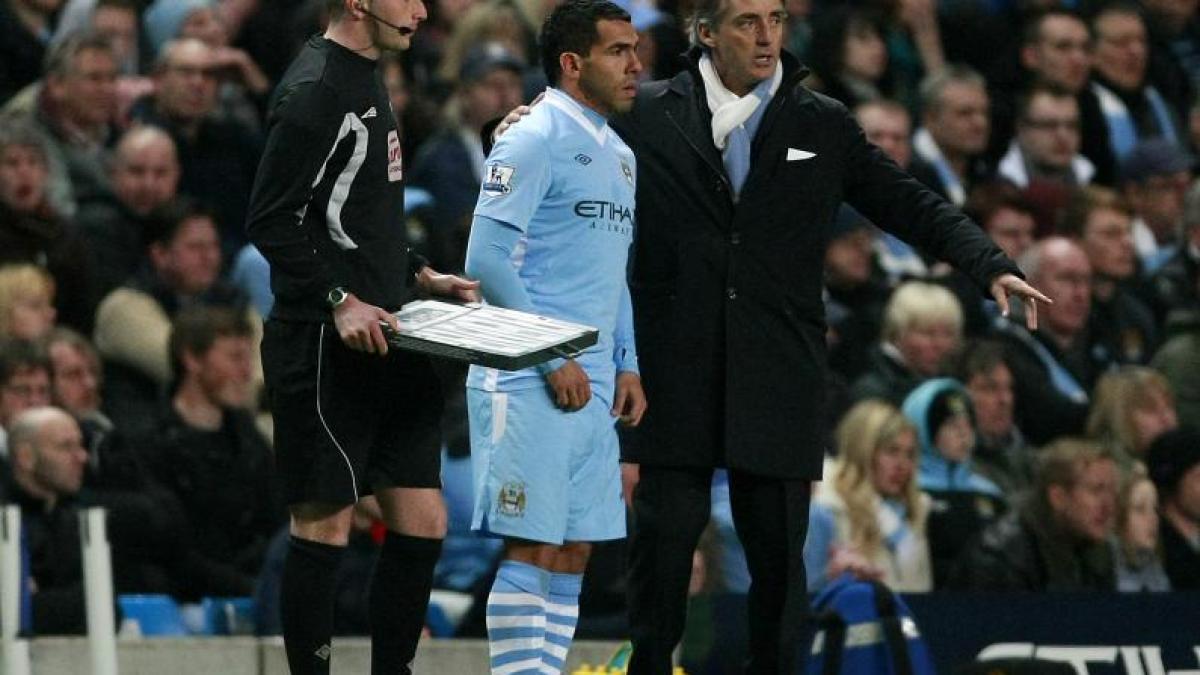 tevez a revenit la manchester city si a pasat decisiv la golul victoriei cu chelsea arsenal a urcat