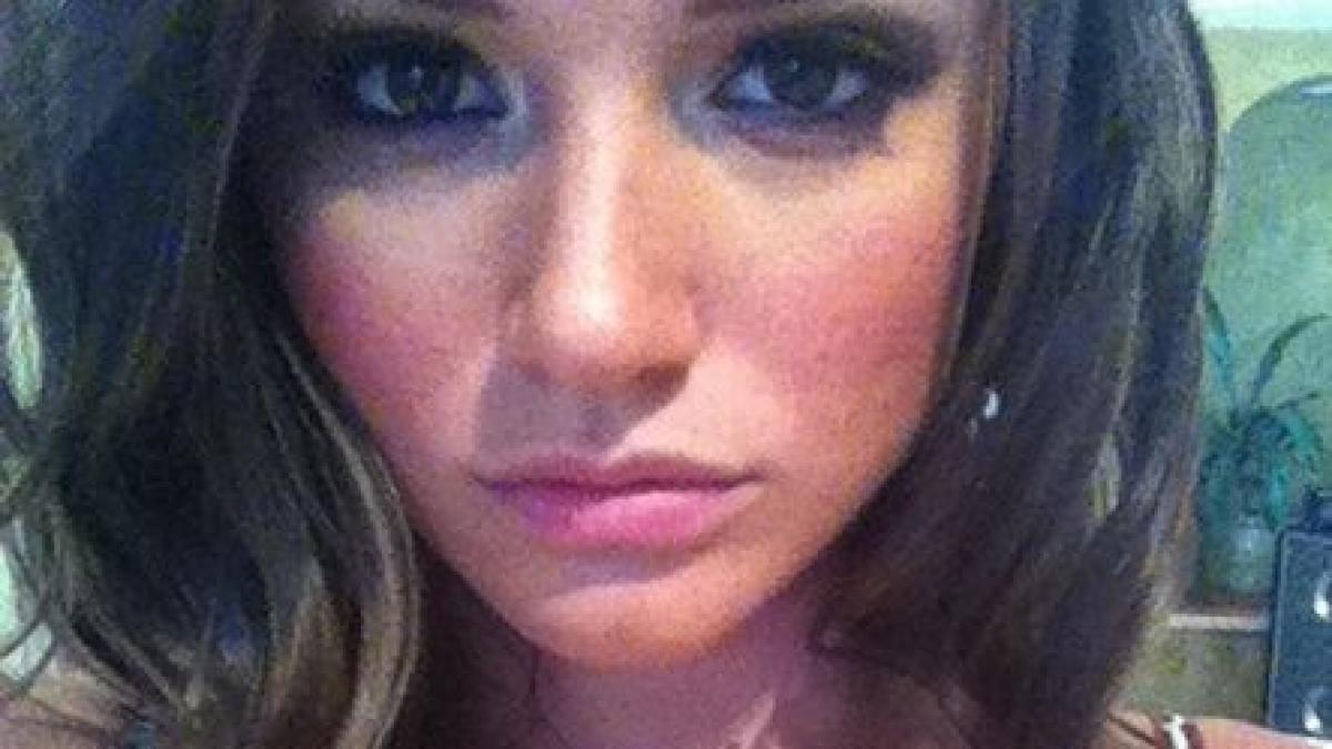 n o crezi in stare de asa ceva dupa ce ii vezi pozele de pe twitter frumusetea ei acopera un secret