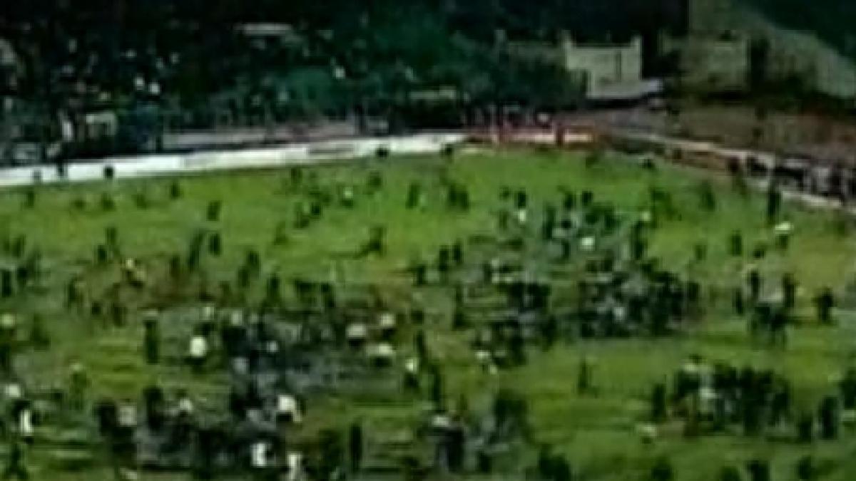 confruntari sangeroase in fotbalul egiptean 74 de persoane au murit si 16 au fost ranite