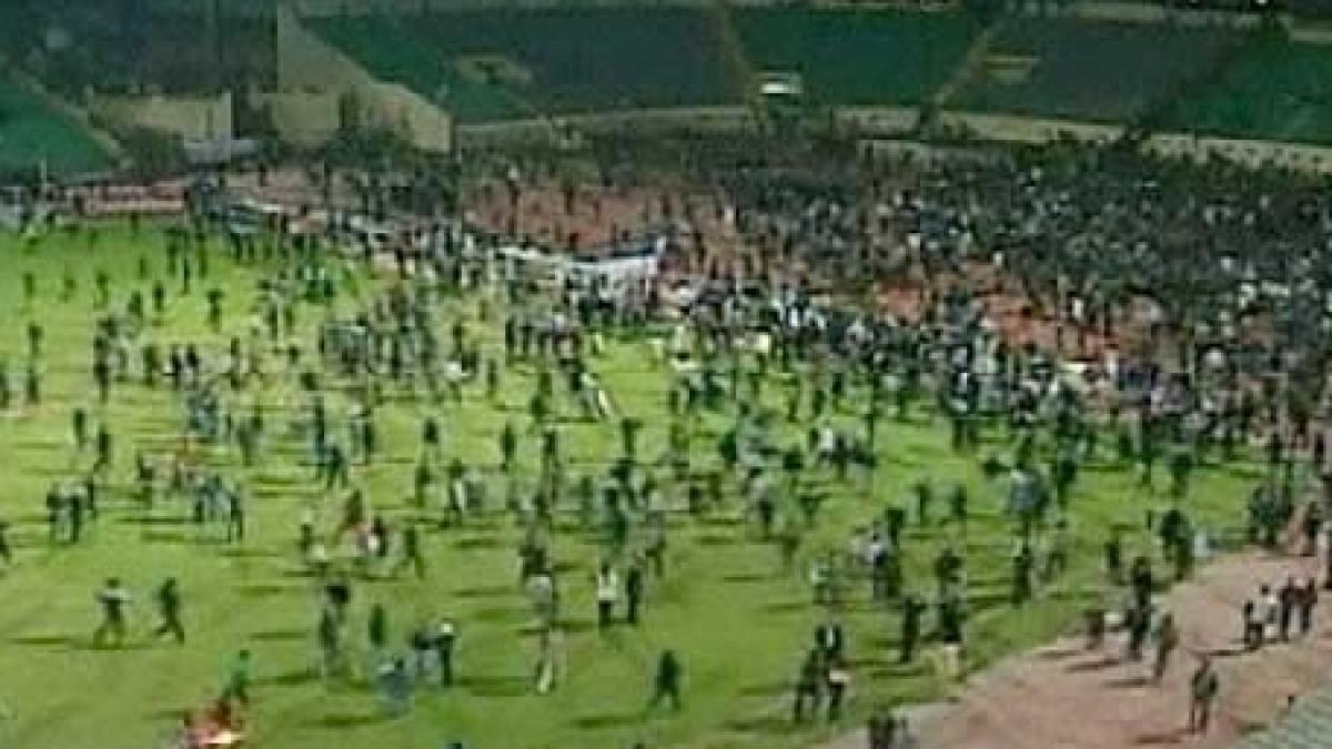 egipt 15 persoane arestate in urma violentelor dintre suporterii al masry si fortele de ordine