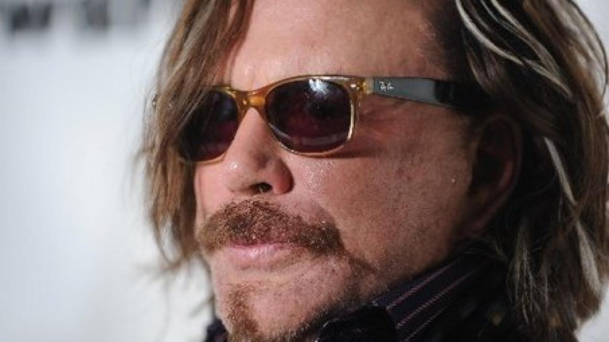 mickey rourke sustine ca are nevoie de doua ore pentru a se hotari daca romancele isi merita faima