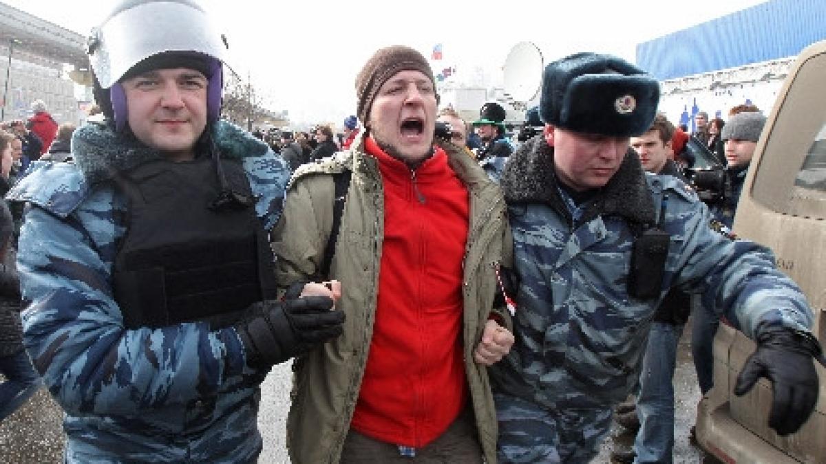 rusia cel putin 10 opozanti ai premierului vladimir putin arestati in sank petersburg