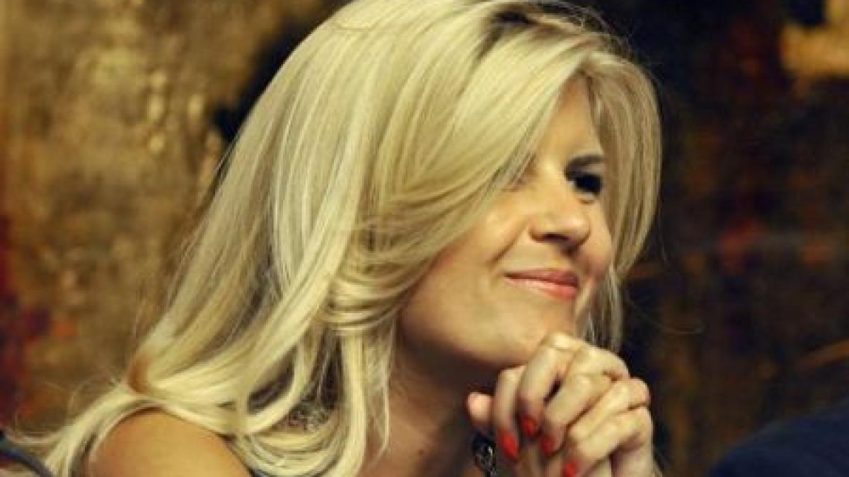 elena udrea se pregateste intens de alegeri a dat o petrecere pentru locuritorii sectorului 6 al