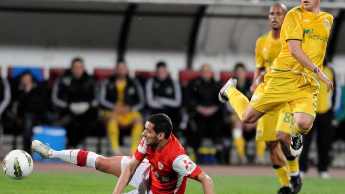 rapid si dinamo au facut din nou pasi gresiti in lupta pentru titlu