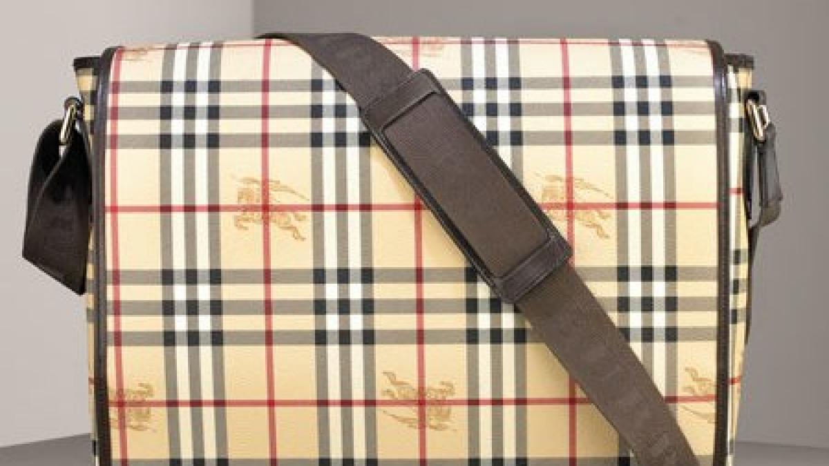 champs elysees in centrul capitalei un nou magazin de lux a avut deschiderea