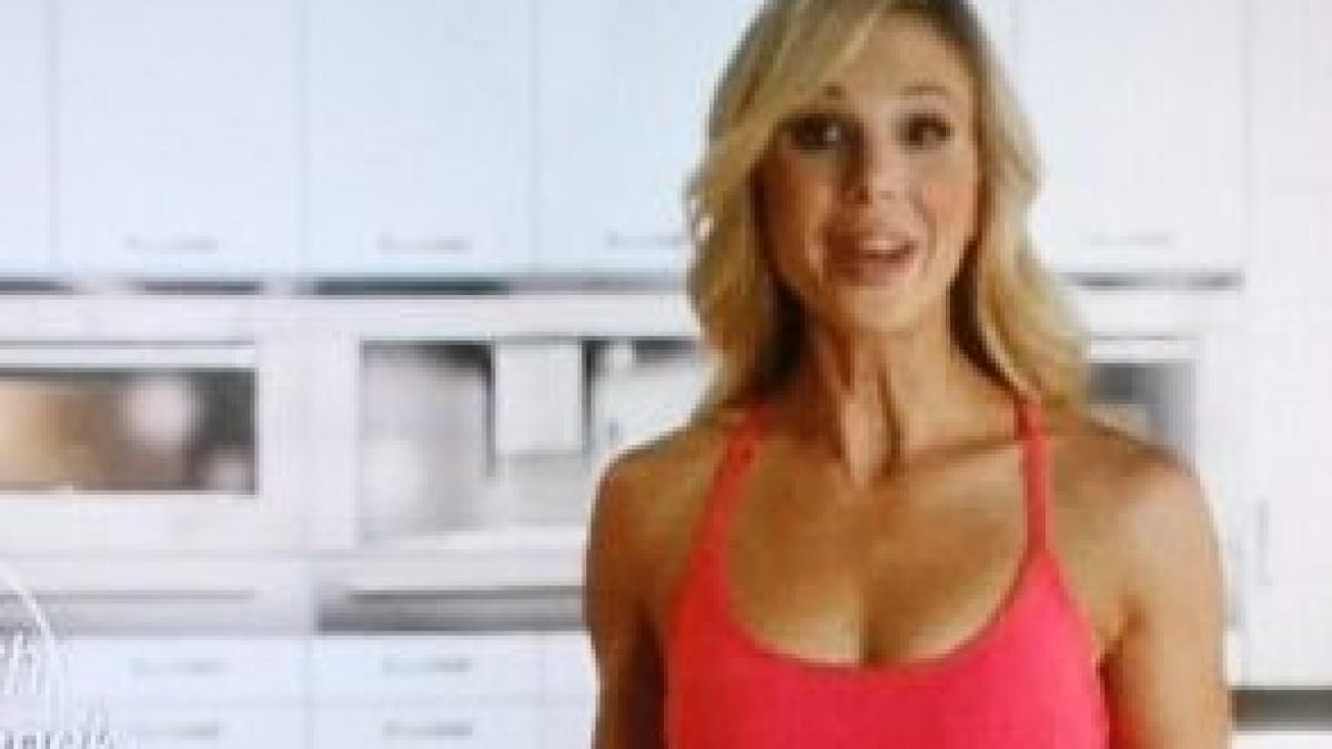 si au batut joc de ea iar acum seamana cu un monstru vedeta care a ramas fara o parte a corpului