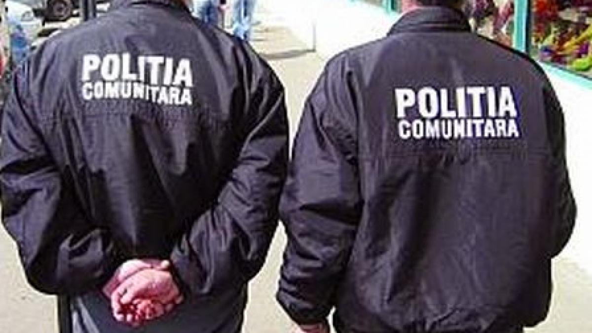 un barbat si sotia lui scosi in suturi de la o sedinta publica a primariei drobeta turnu severin