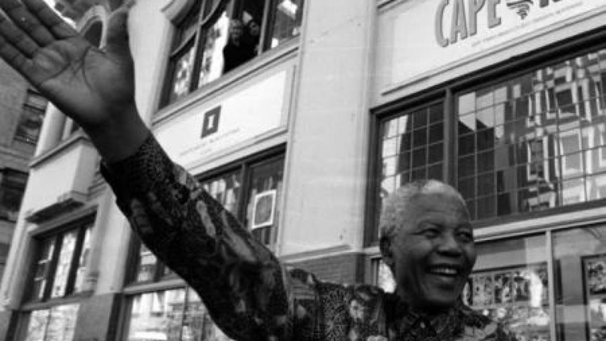 mii de documente si inregistrari personale ale lui nelson mandela au fost postate pe internet
