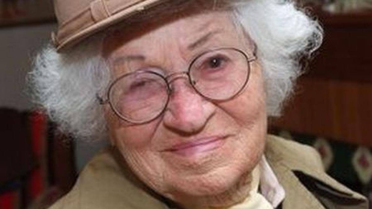 o romanca de 102 ani a fost premiata in sua pentru faptele sale din al doilea razboi mondial