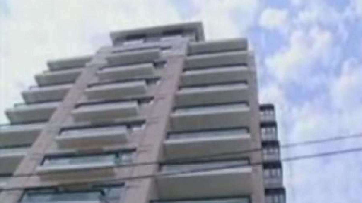 un bloc din deva risca sa se prabuseasca din cauza alunecarilor de teren