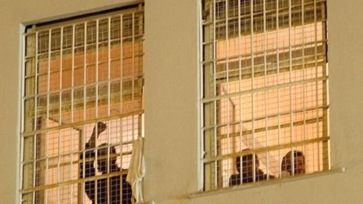 grecii isi elibereaza detinutii cu pedepse de pana la 5 ani din cauza suprapopularii inchisorilor