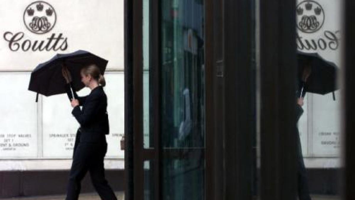 sanctiune istorica in anglia banca in care regina isi tine banii amendata pentru spalare de bani