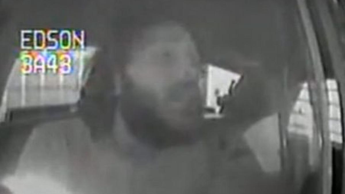 beat crita un englez le a cantat politistilor in schimbul eliberarii sale