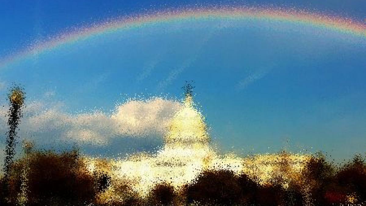 culorile au invadat cerul aparitia suprinzatoare care a inseninat ziua americanilor