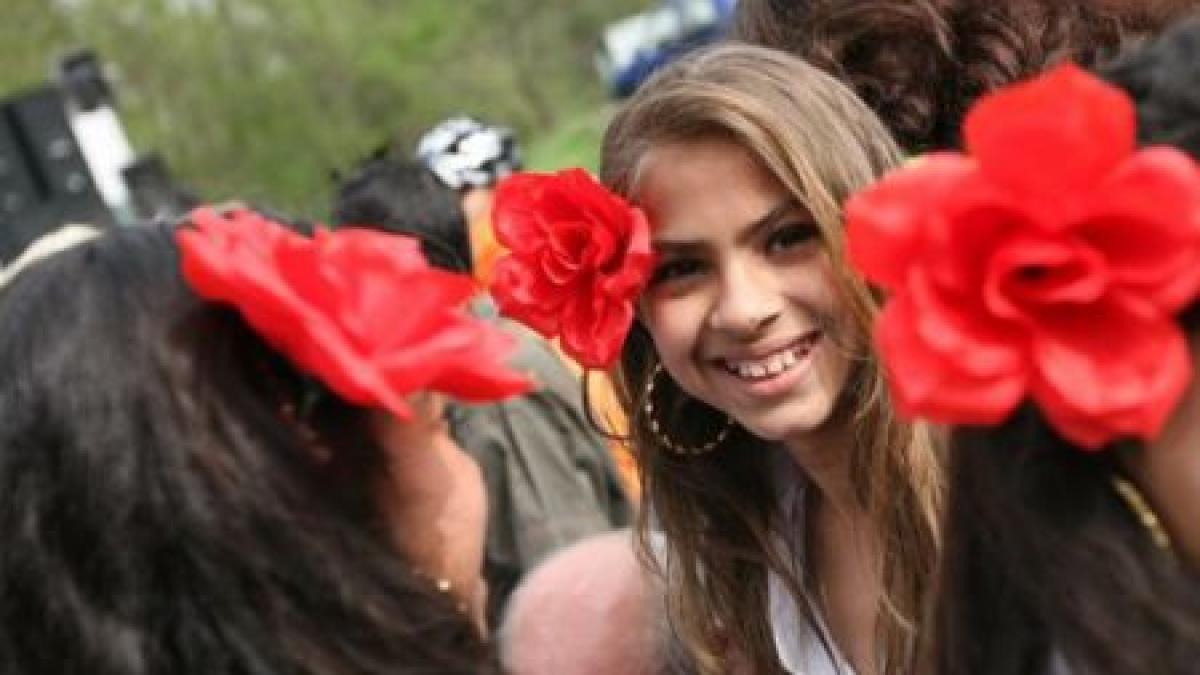 o romanca de etnie roma care ne face cinste a primit medalia de aur la un concurs din franta