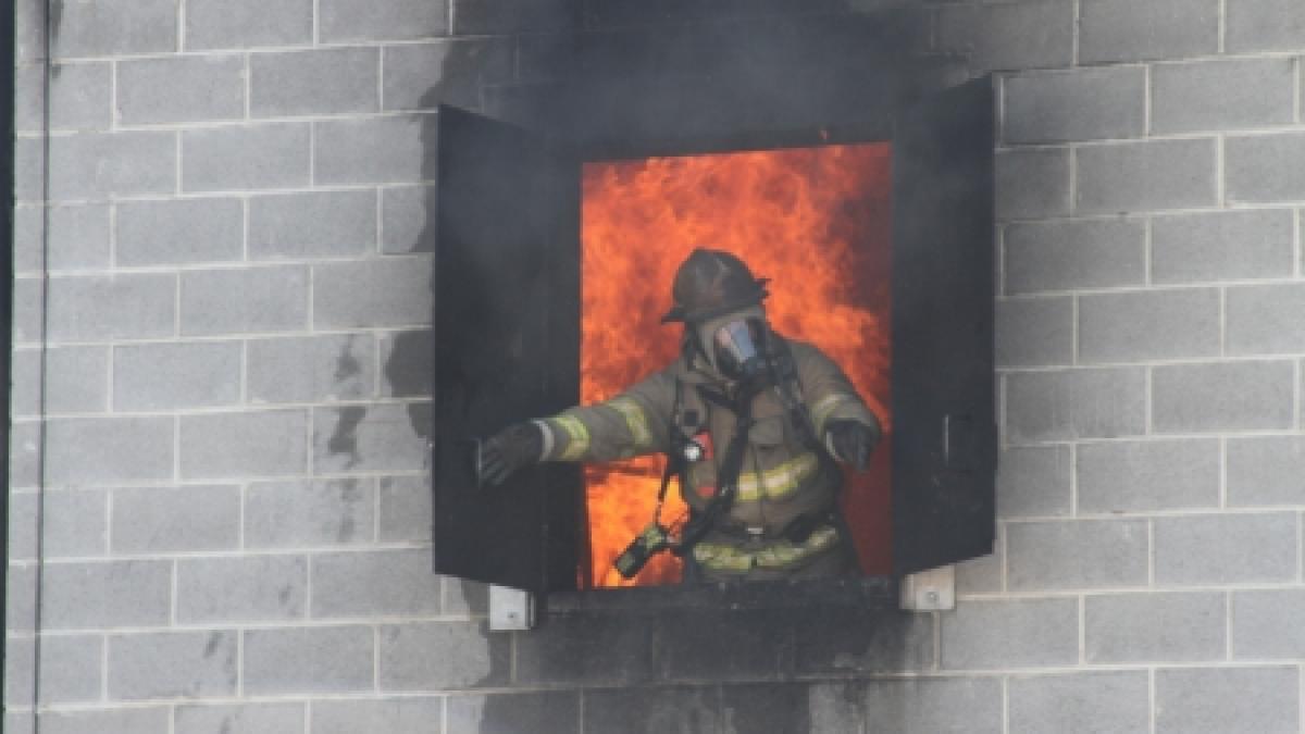 provocau explozii pentru a putea fura 11 romani au fost arestati in italia