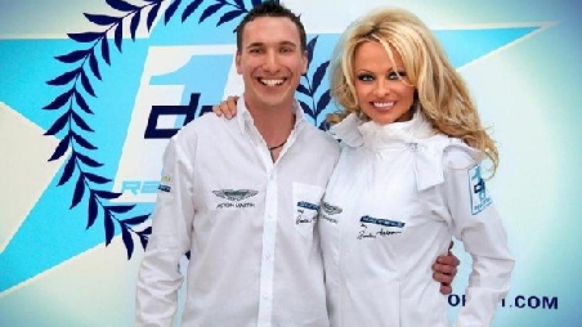 pamela anderson a devenit patroana unei echipe de curse auto
