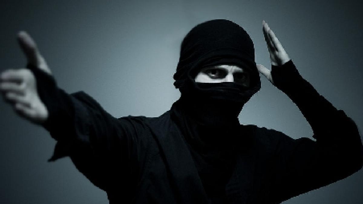 sa auzi si sa nu crezi un barbat care transporta marijuana jefuit de doi ninja