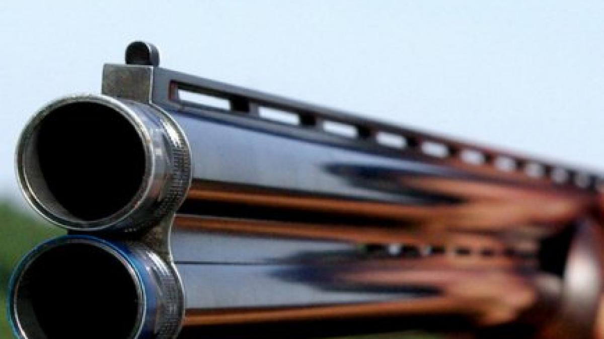 au iesit la vanatoare de oameni trei adolescenti teribilisti impuscau oamenii in timp ce se plimbau