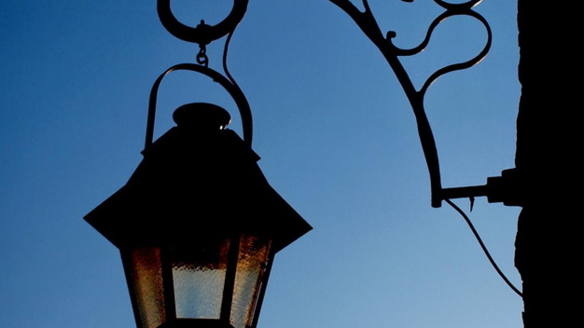 anul electoral nu i a luminat complet au bagat 8 mil euro in strazi moderne si banci dar stau in