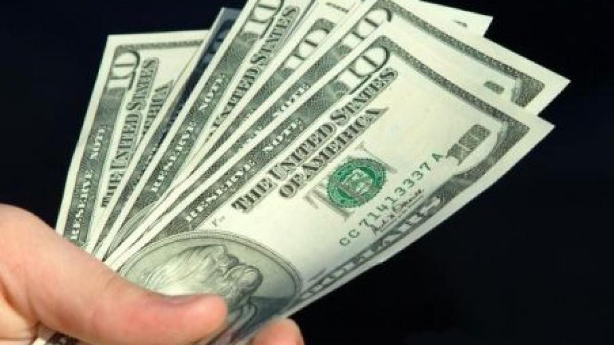 politia din sua a confiscat bacsisul unei chelnerite de 12 000 de dolari