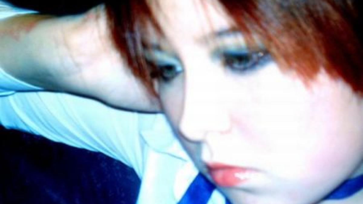 pompierii proxeneti racolau eleve de liceu apoi le filmau in timpul actului sexual si le santajau