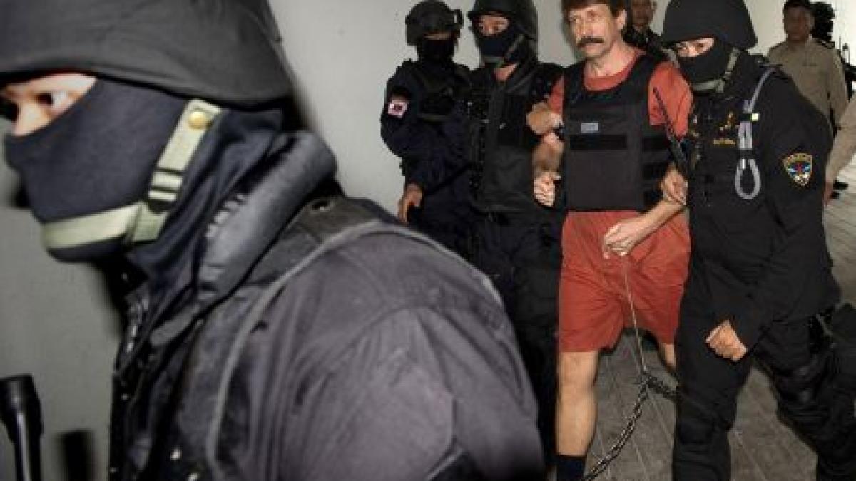 negustorul mortii a fost condamnat la 25 de ani de inchisoare ce a facut fostul pilot al armatei