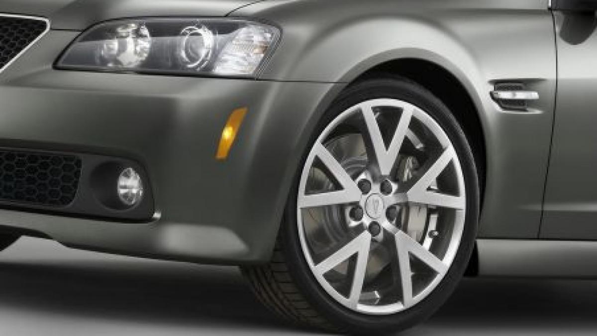 vezi aici imagini de la targul de masini din piata constitutiei