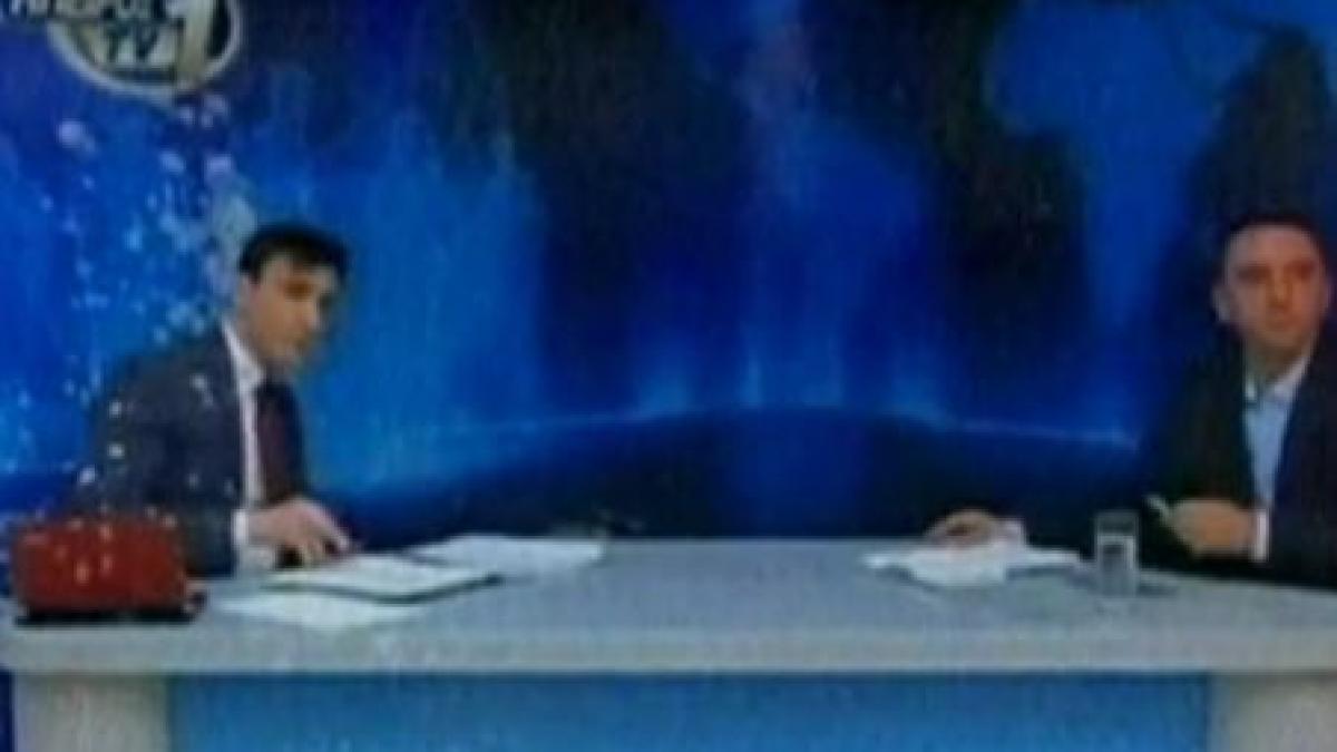 un jurnalist grec atacat cu oua si iaurt in propriul studio