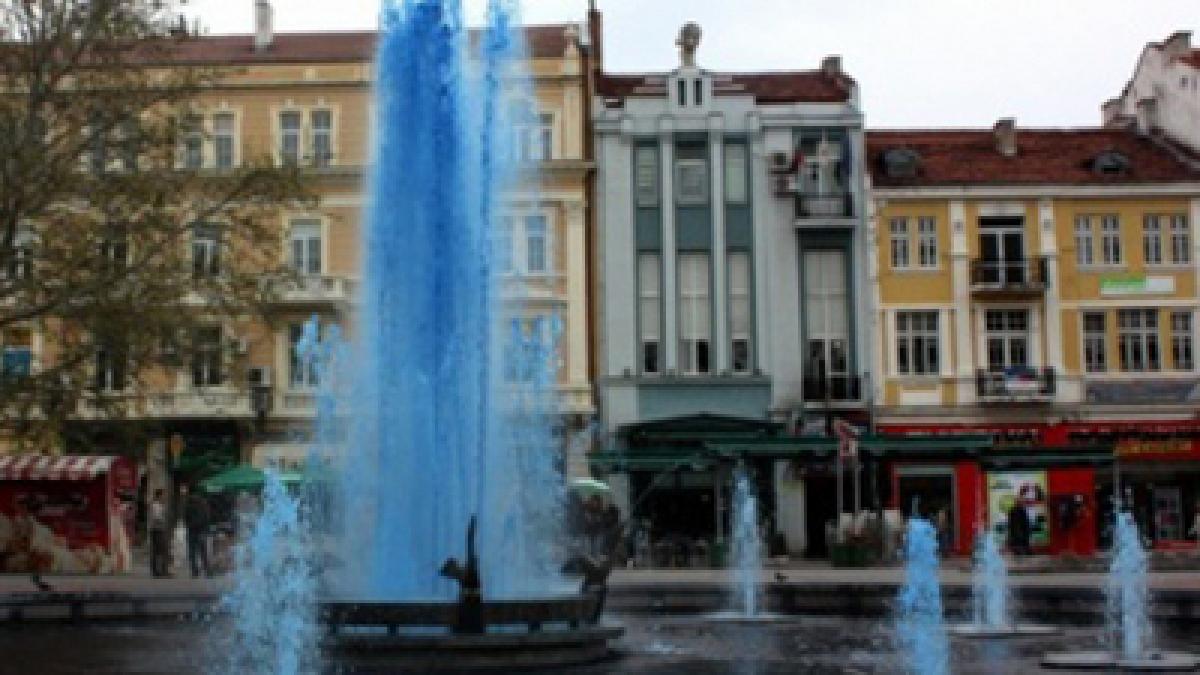 apa unei fantani arteziene din orasul bulgaresc plovdiv colorata dupa un model romanesc