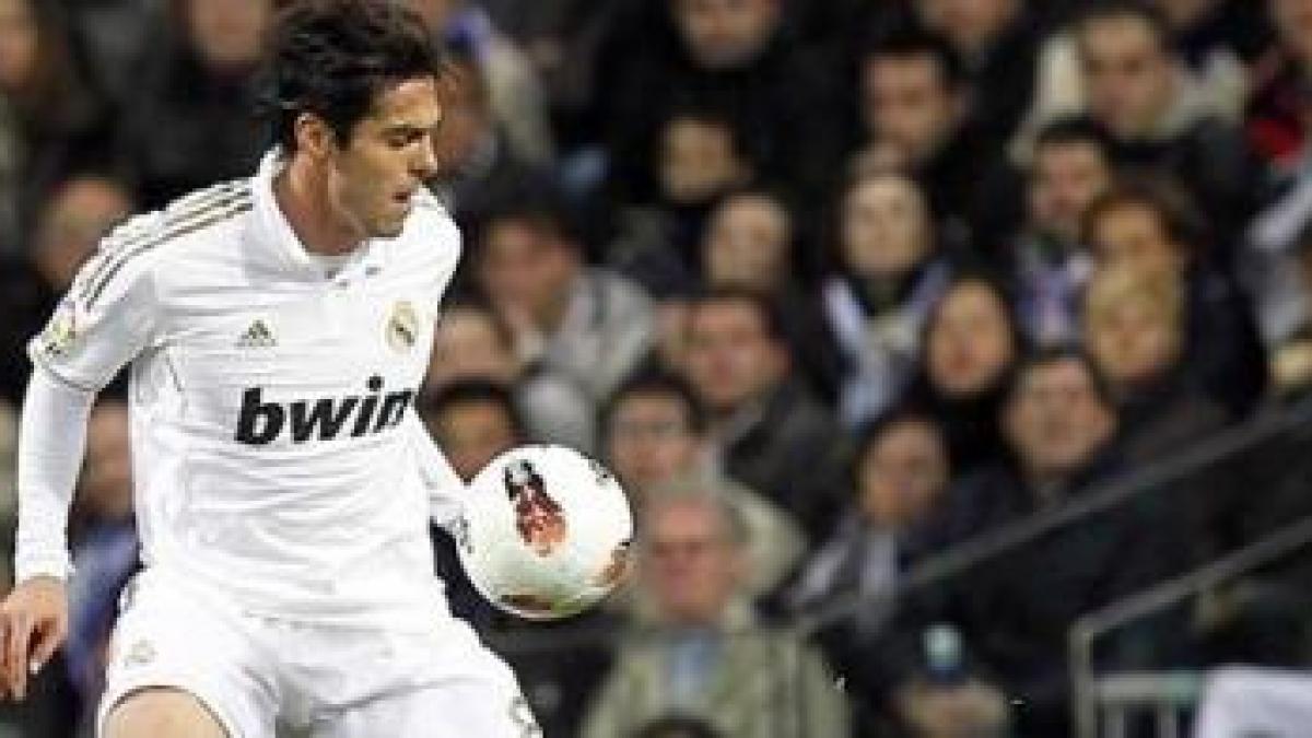 real madrid se incurca pe teren propriu cu valencia si barca se apropie la patru puncte