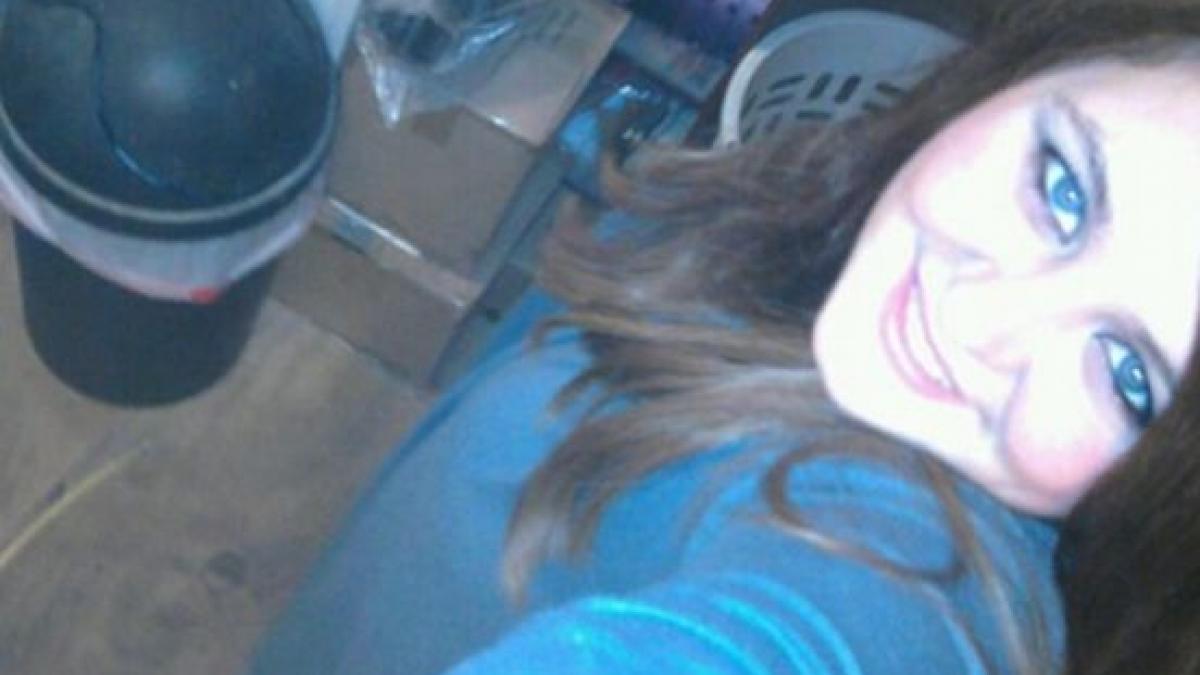 zambetul ei ascunde cel mai stupid lucru mii de oameni o vor arata cu degetul din cauza acestei poze