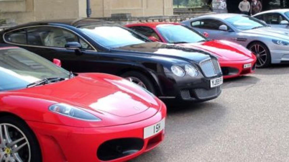 doua persoane retinute si sapte autoturisme de lux ridicate in urma perchezitiilor la hotii de